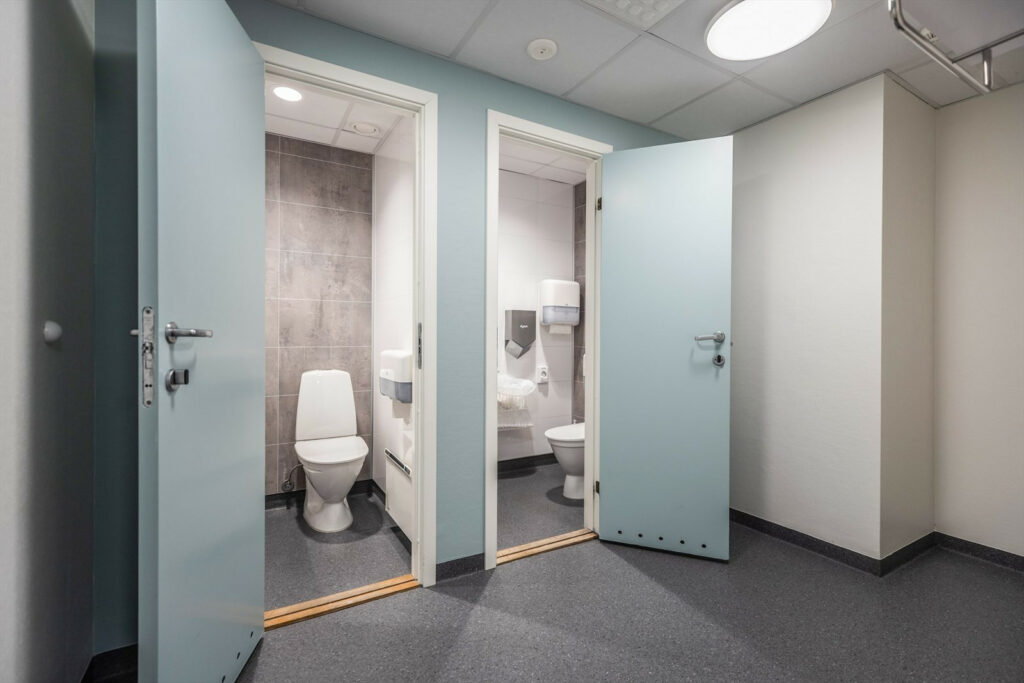 Garderobe og wc ble modernisert i 2018.