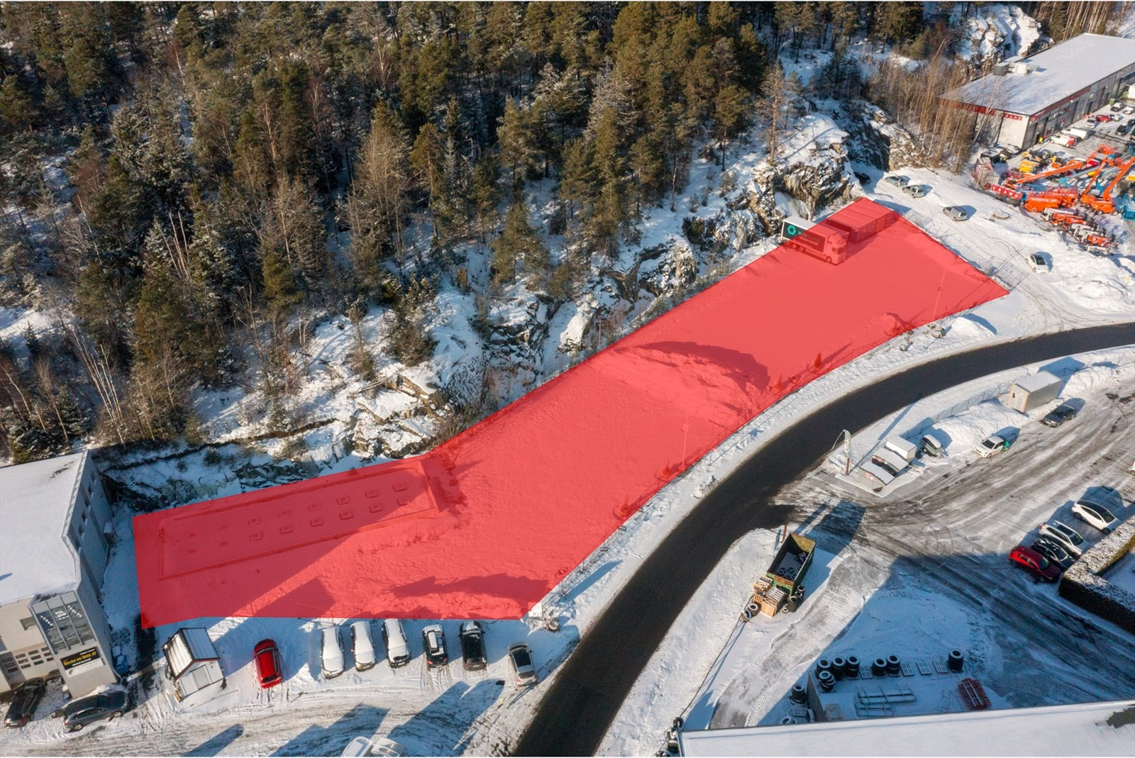 Read more about the article Næringstomt for utelagring sentralt på Årvollskogen – asfaltert og opparbeidet – tett på E6 –