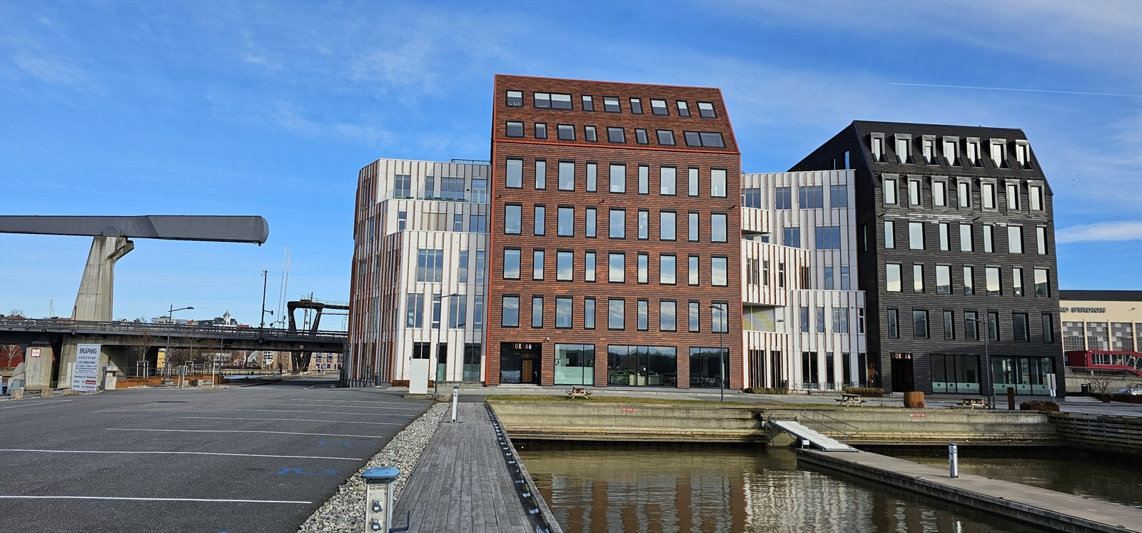 Read more about the article Moderne kontorlokaler med utsikt mot elven.