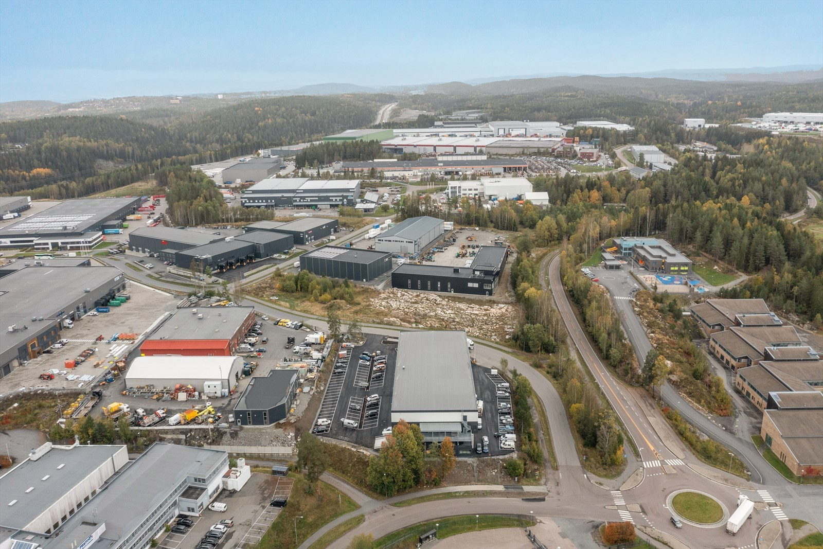 Read more about the article Meget attraktivt lager med kjøreport og kontor på Langhus